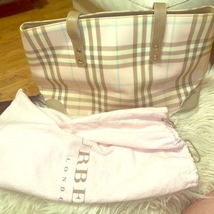 Burberry 💯 authentic! Pink Nova shoulder bag